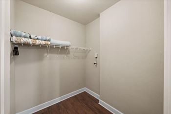 Short-term rental guest suite